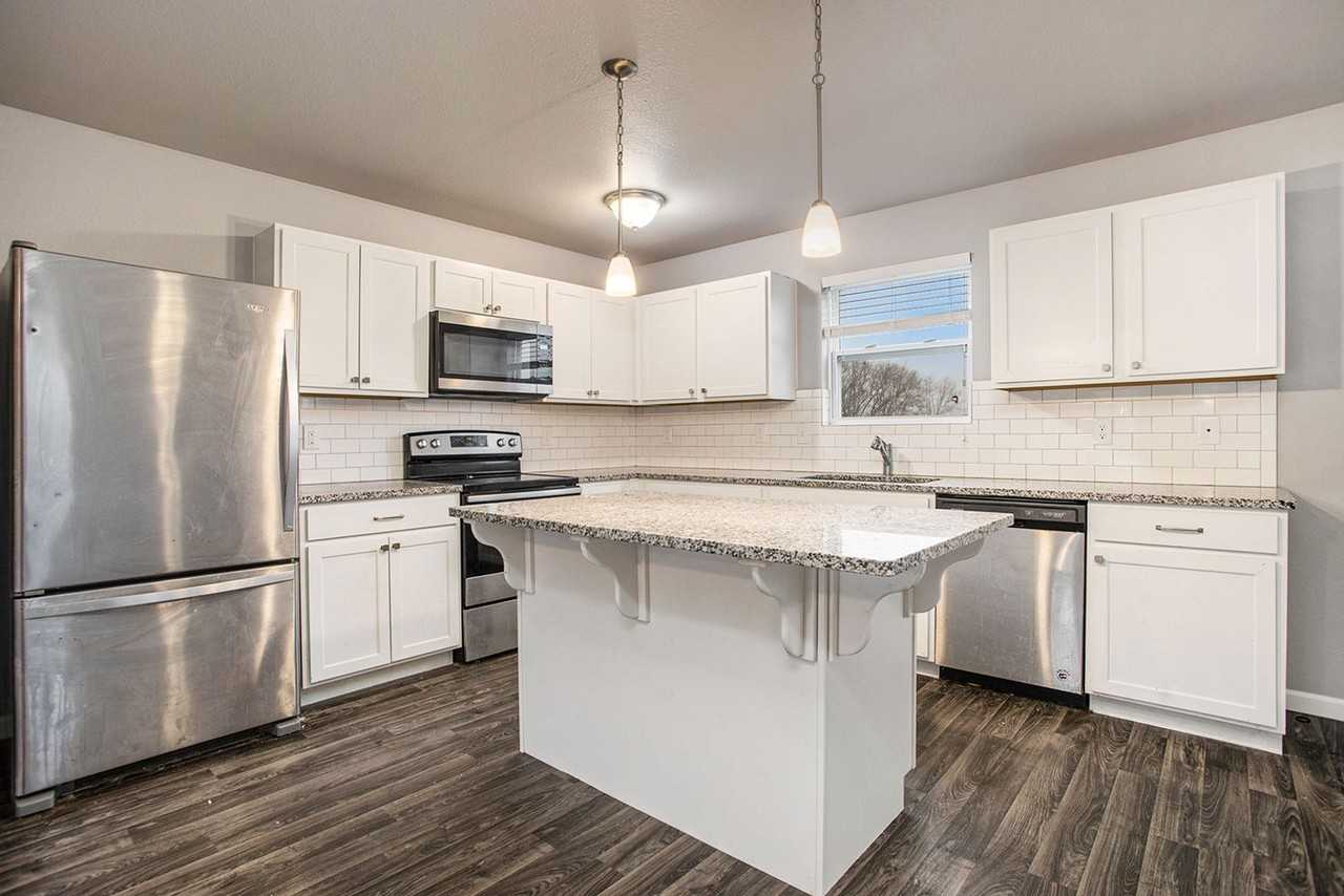 7213 Montego Bay St - Photo 2 of 21