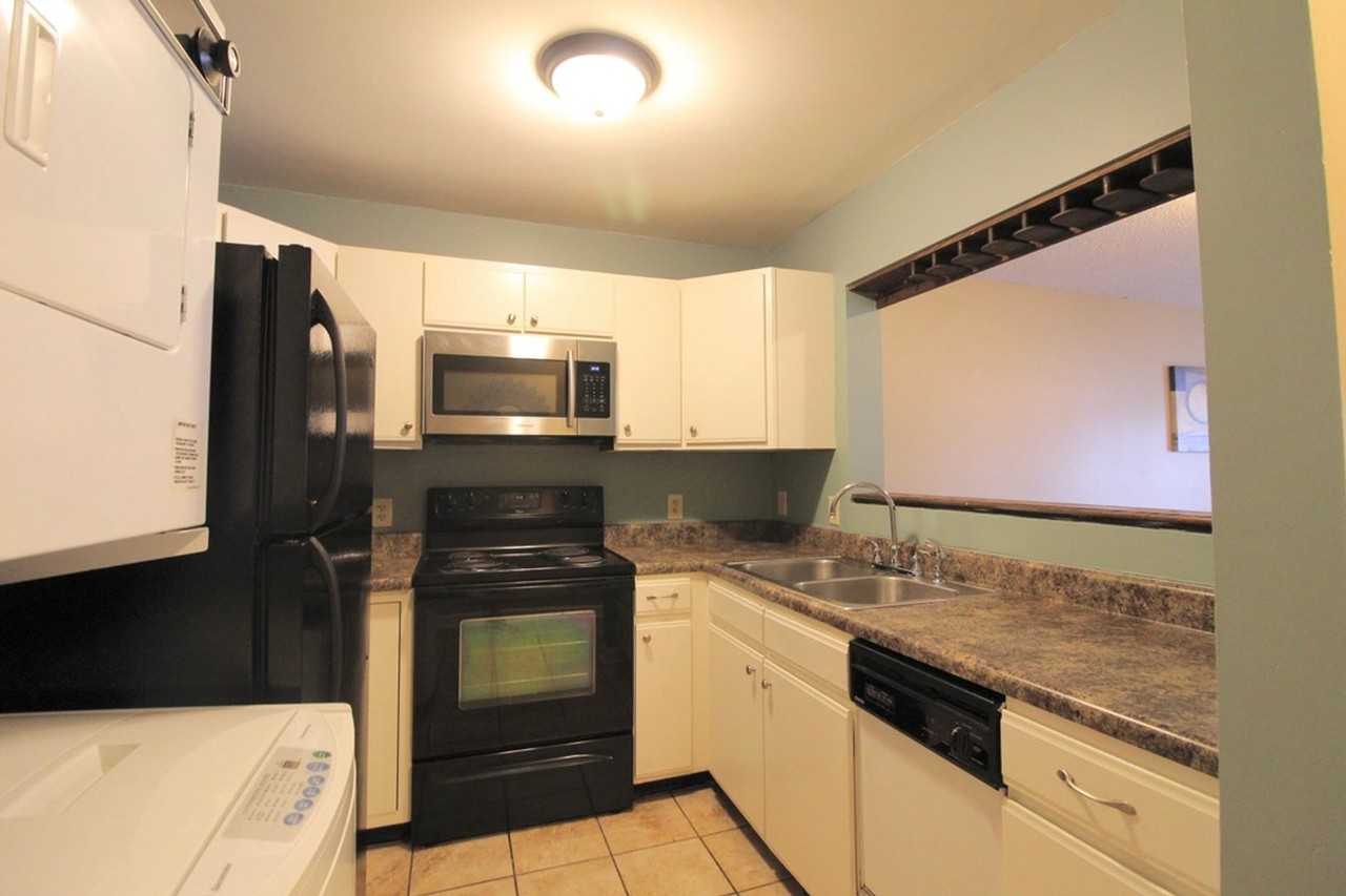 1390 Hunters Road - Photo 6 of 47