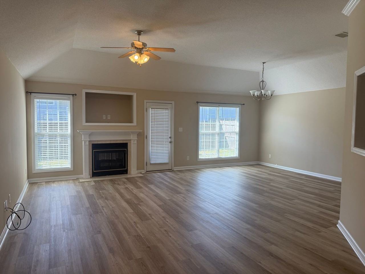 4417 Summer Hill Pl - Photo 3 of 18