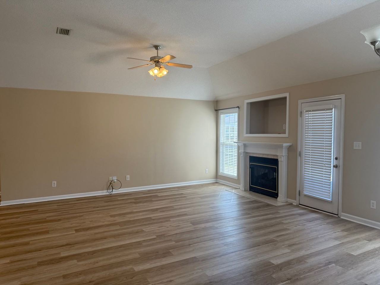 4417 Summer Hill Pl - Photo 4 of 18