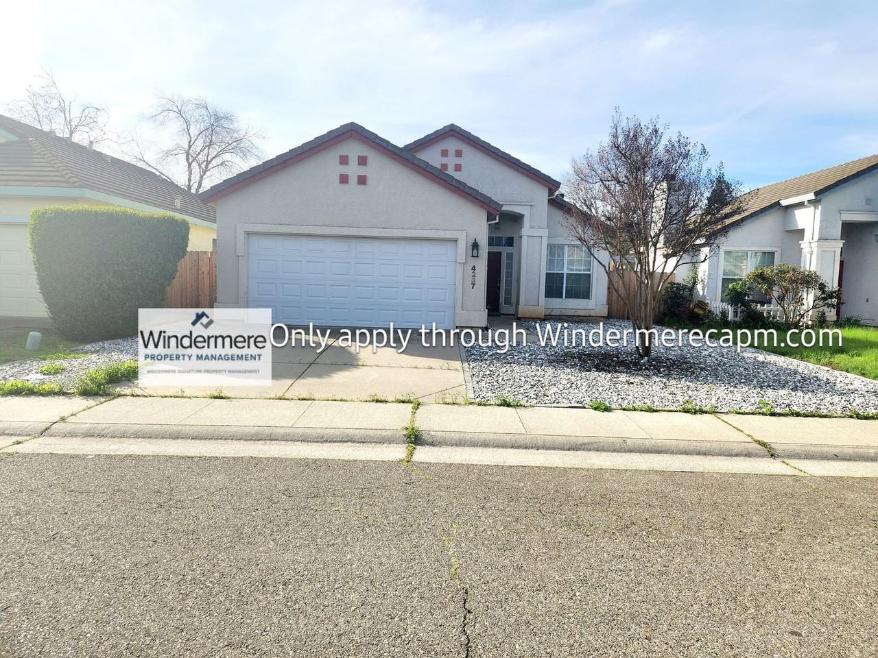 4237 Hedge Ave - Photo 2 of 16