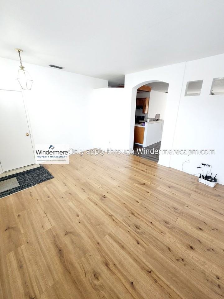 4237 Hedge Ave - Photo 3 of 16