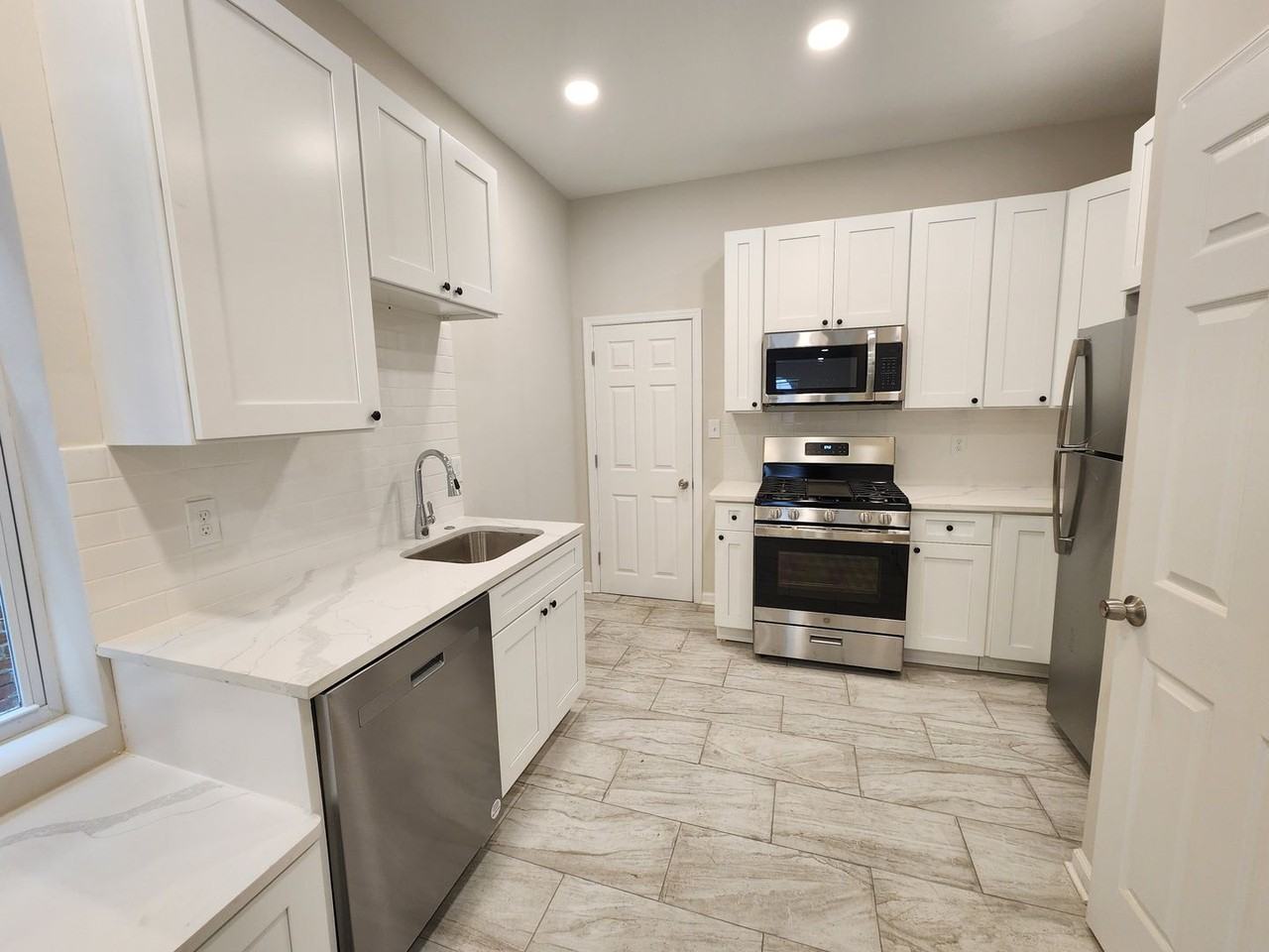 53 West Sharpnack Street - Photo 4 of 23