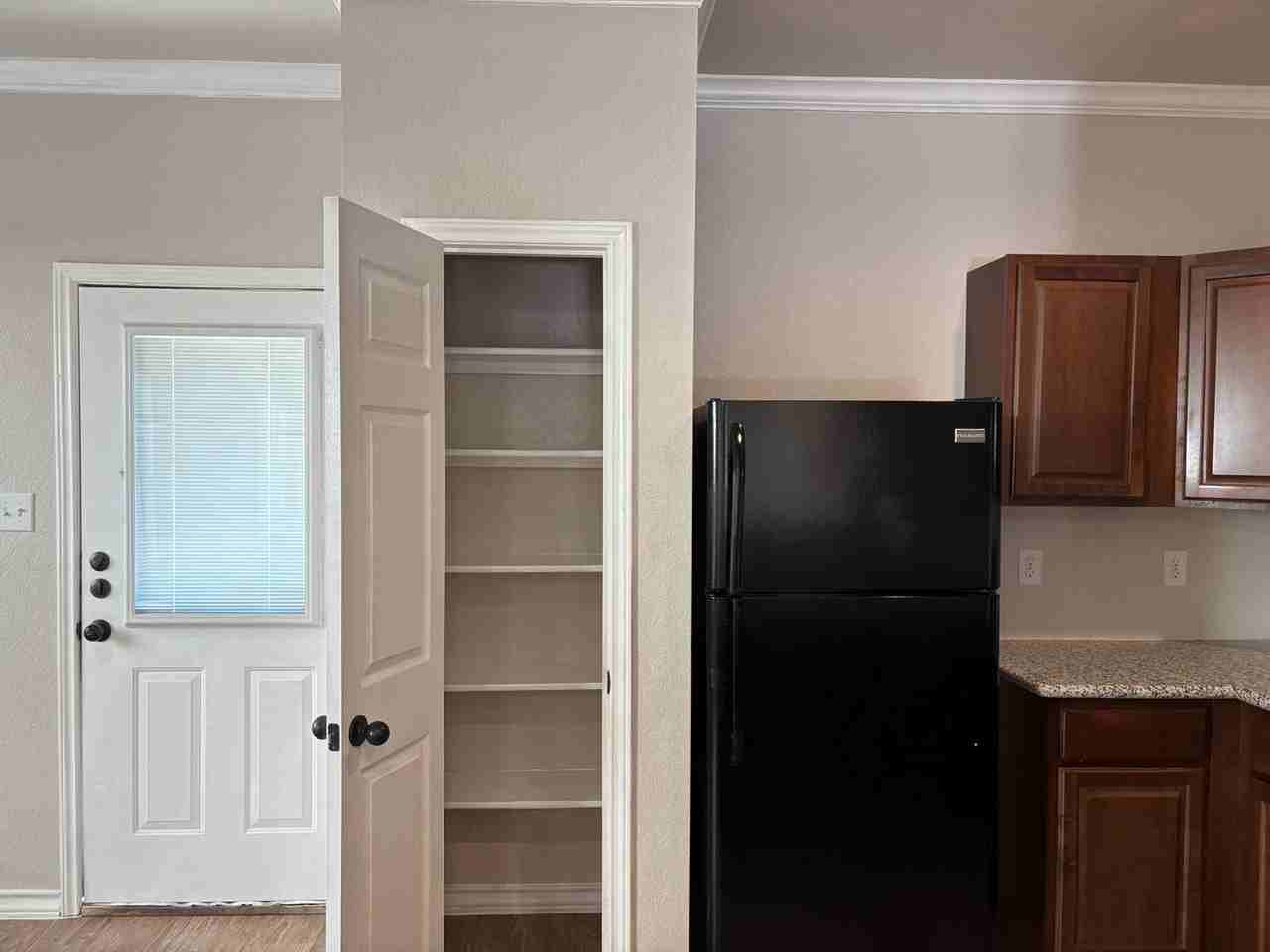 5018 Flipper Dr - Photo 6 of 30