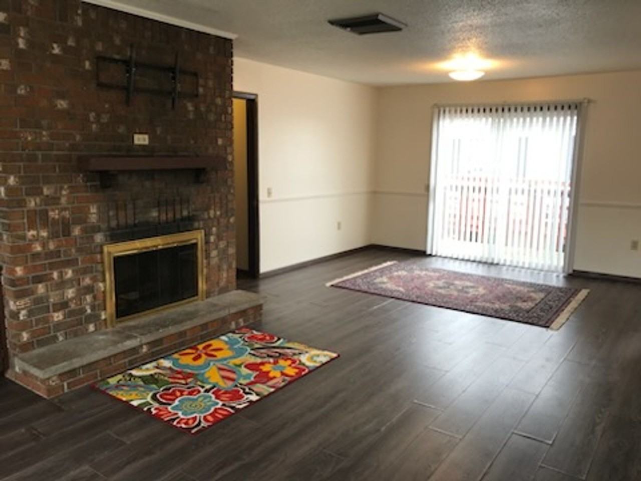 401 Hillcrest Drive - Photo 4 of 11