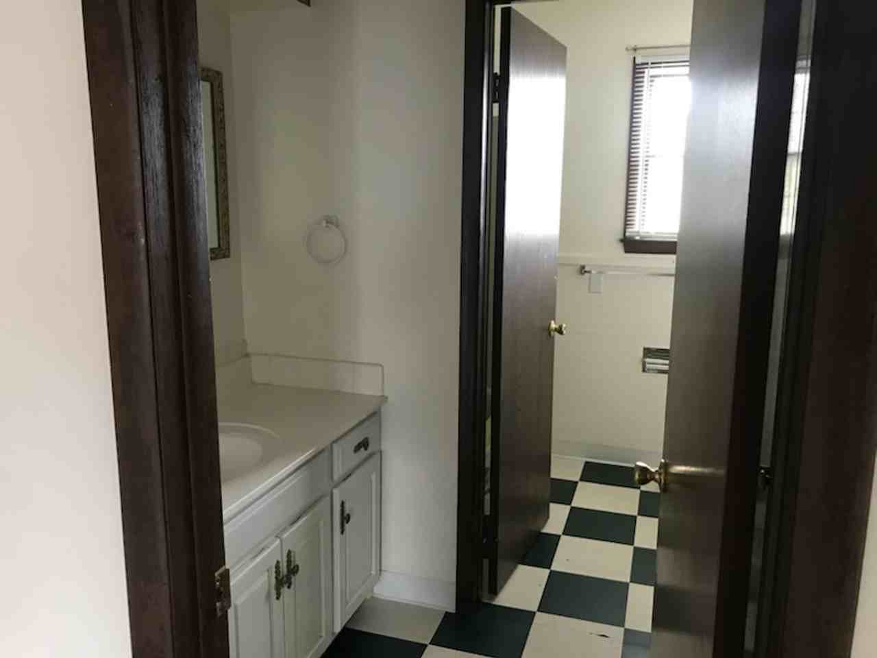 401 Hillcrest Drive - Photo 7 of 11