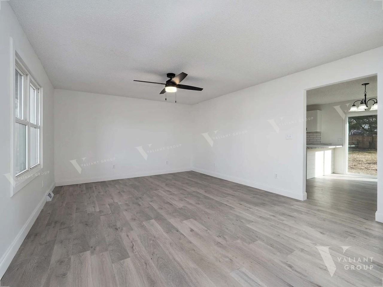 502 S Walnut St - Photo 2 of 15