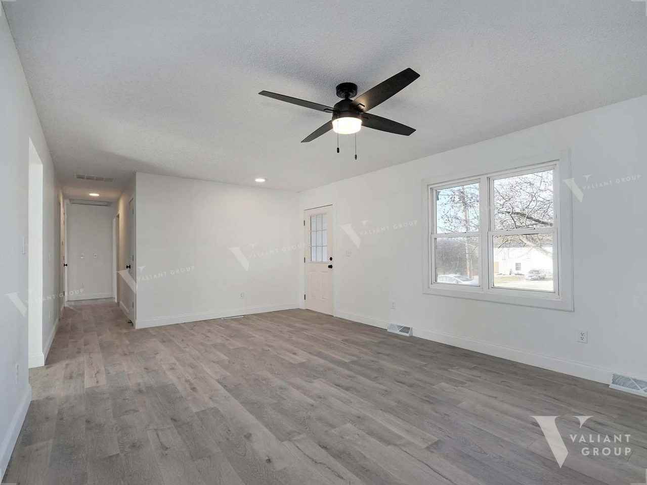 502 S Walnut St - Photo 3 of 15