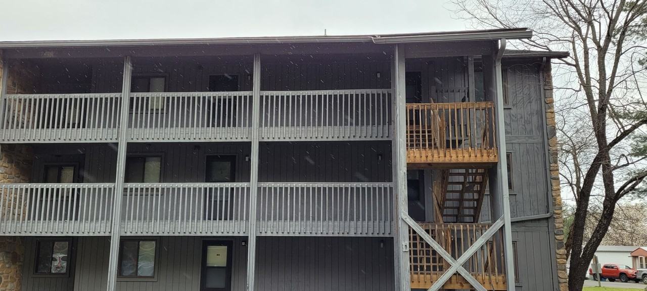 523 Meadowview Dr - Photo 2 of 18