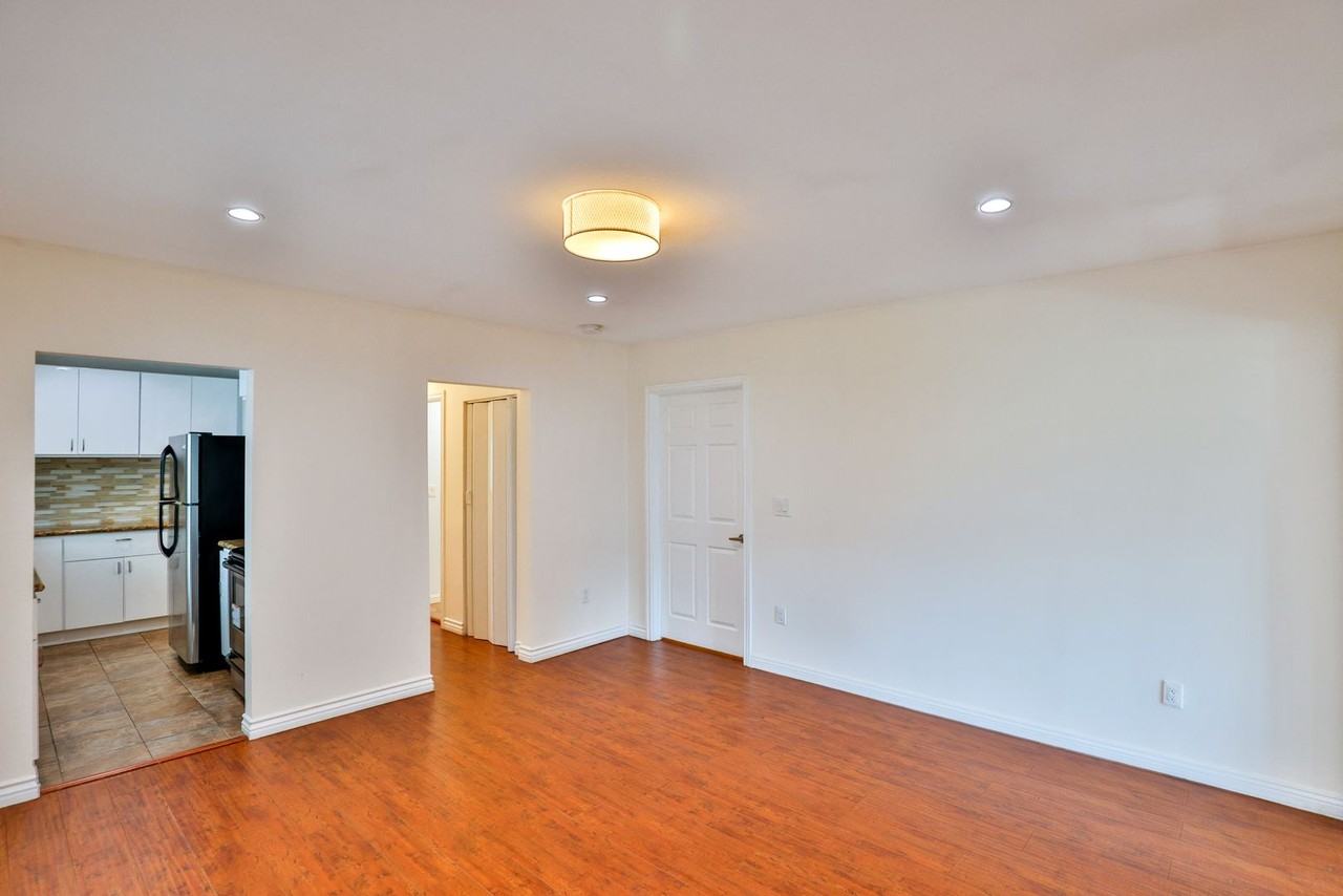 New Hampshire Apartments - Photo 3 of 19