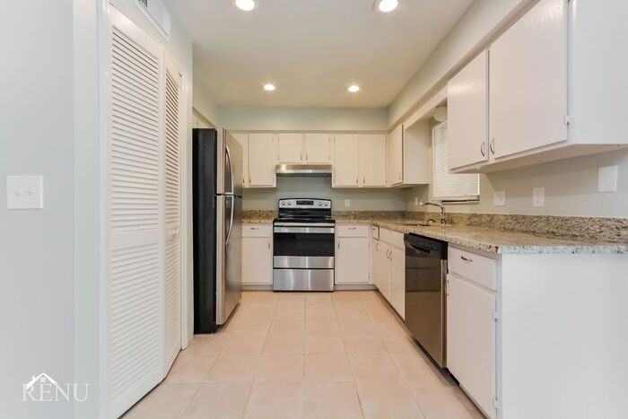 401 E Citrus St - Photo 2 of 17