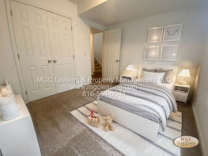 5915 Ne 42nd St - Photo 3 of 25