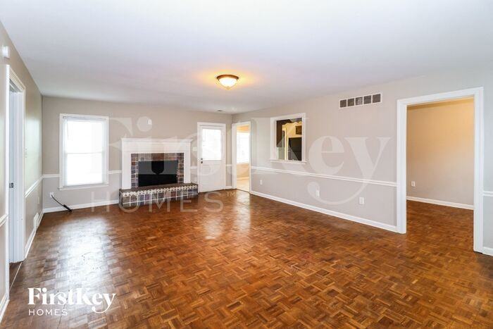 3229 Creekwood Ln - Photo 3 of 15
