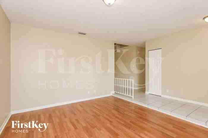 11035 Nw 27th St - Photo 3 of 15