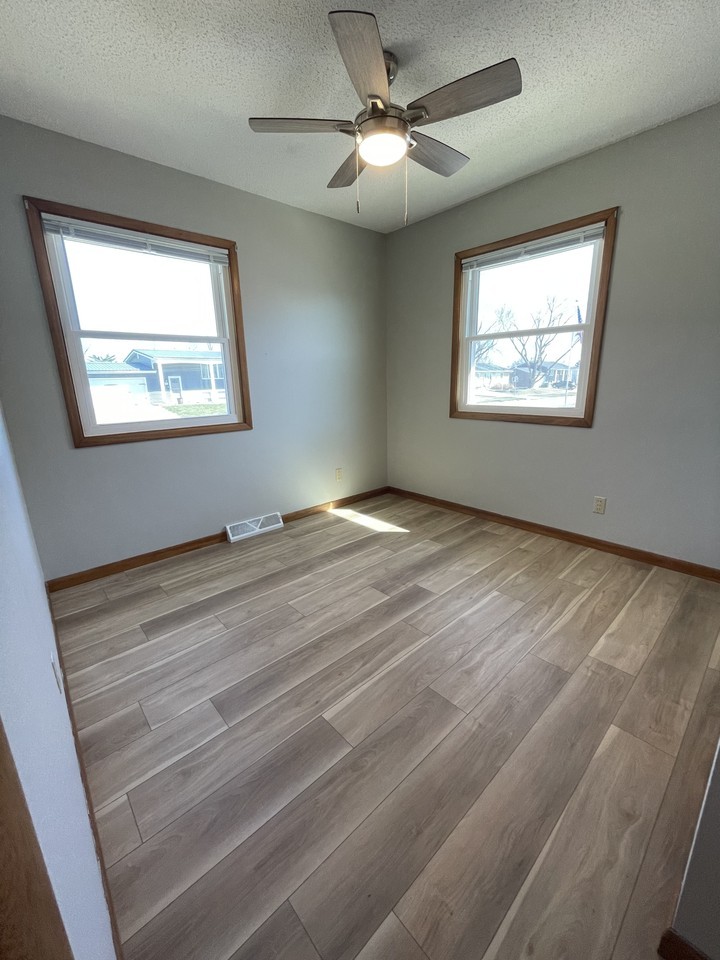 975 W 9th Ave #NA - Photo 5 of 11