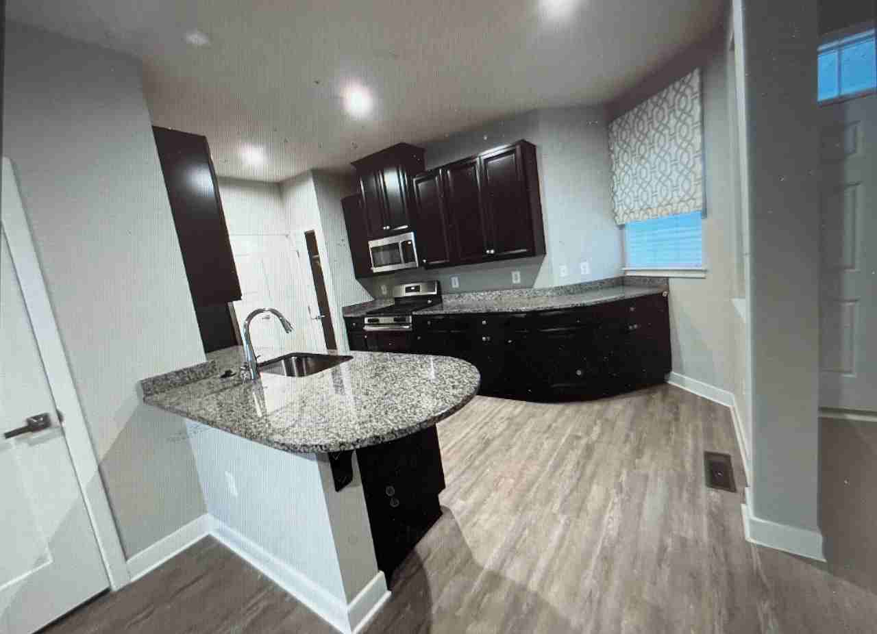 18203 Brownstone Pl #NA - Photo 2 of 6