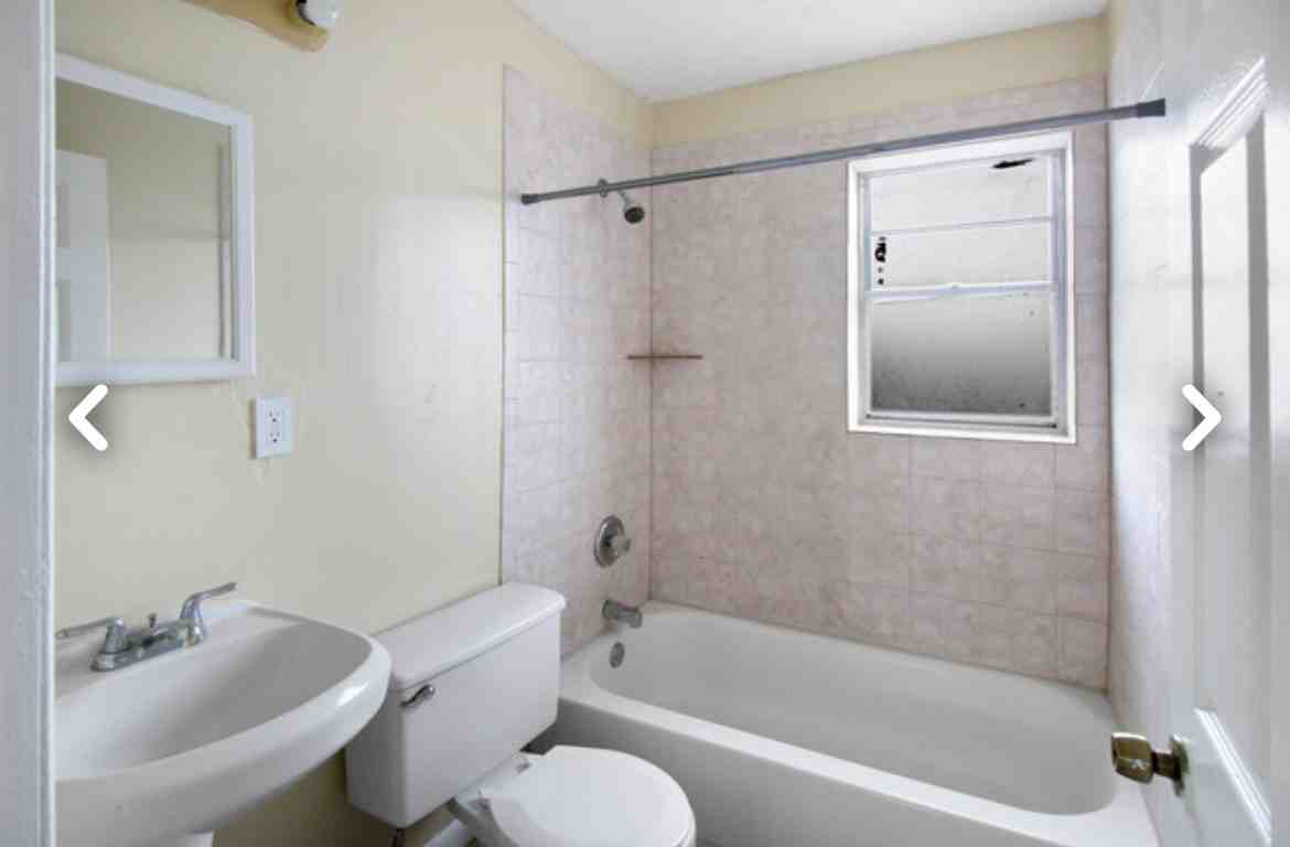 698 Sw 4th St #4 - Photo 3 of 6