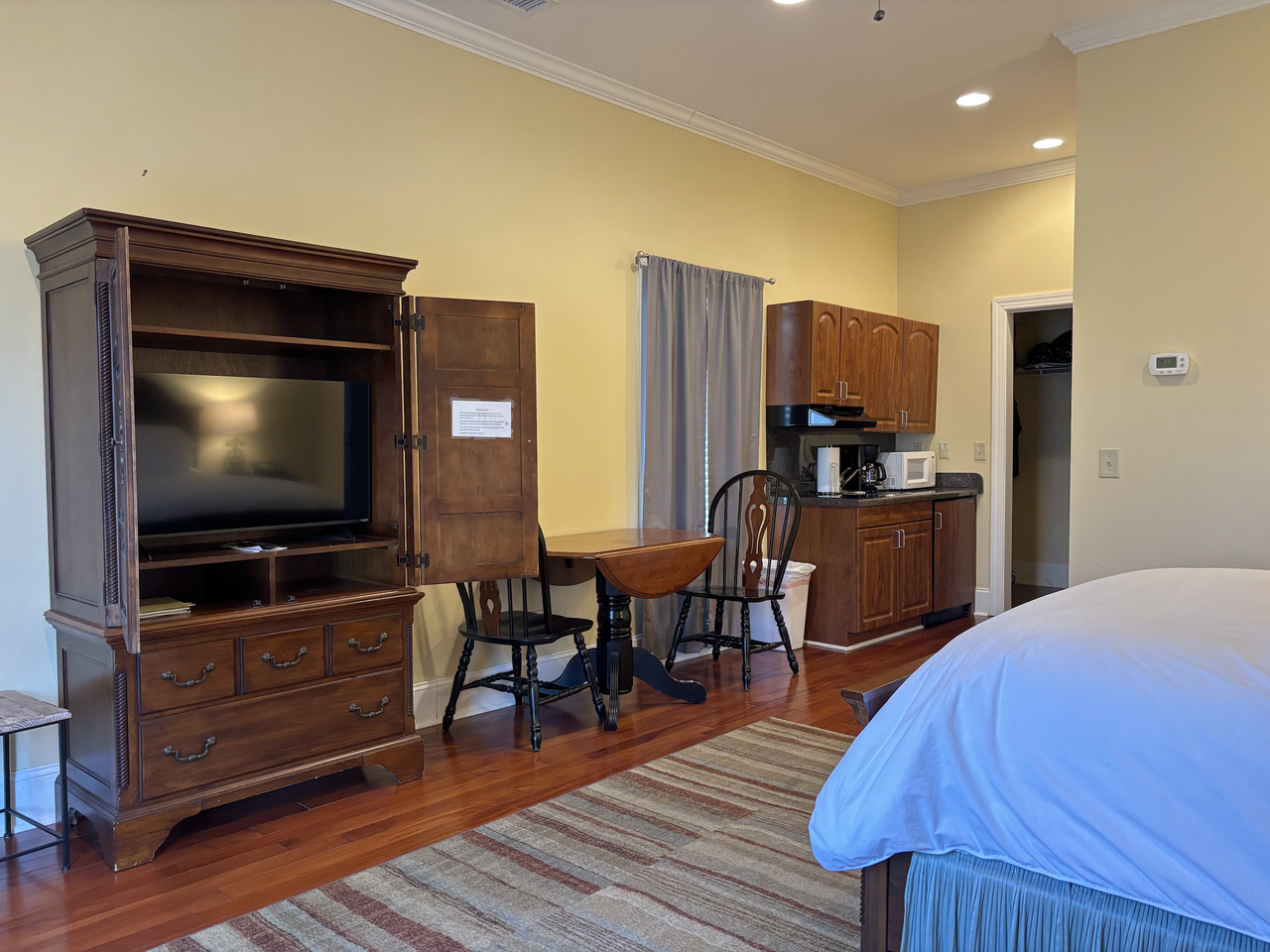 212 E Lincoln St #2 - Photo 3 of 6