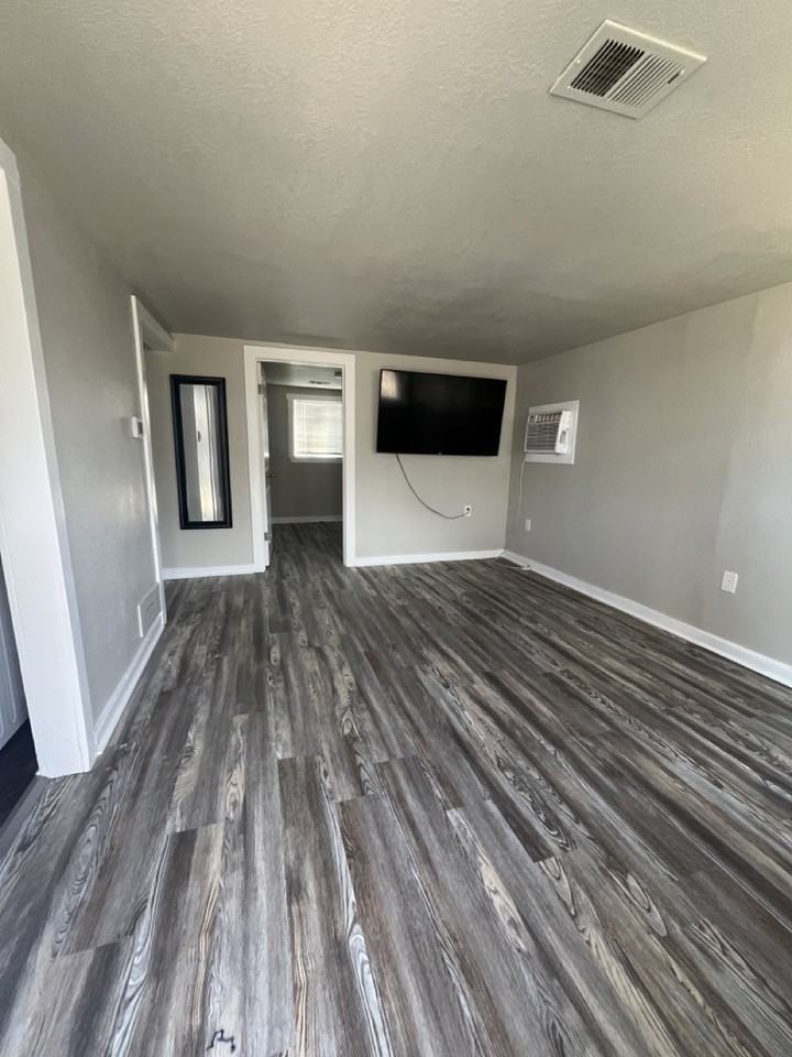 2816 Benton St #1-2 - Photo 4 of 15