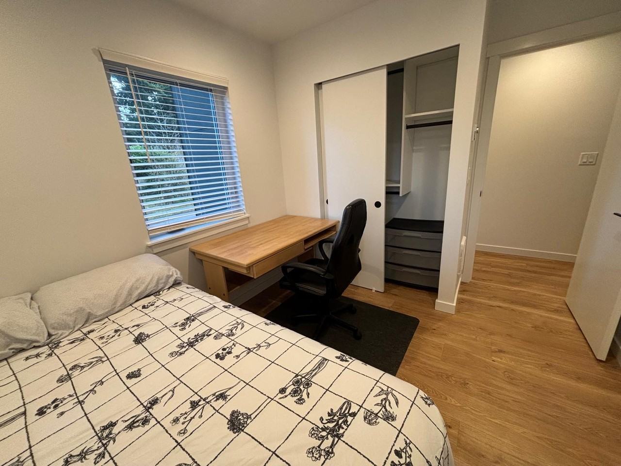 14337 Roslyn Pl N #NA - Photo 5 of 11