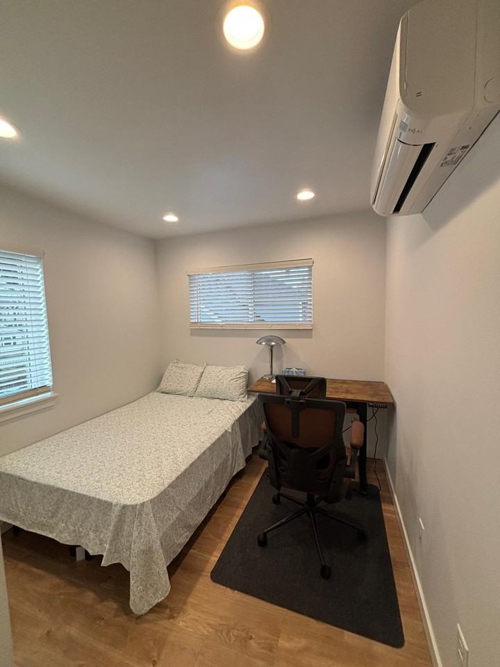 14337 Roslyn Pl N #NA - Photo 6 of 11