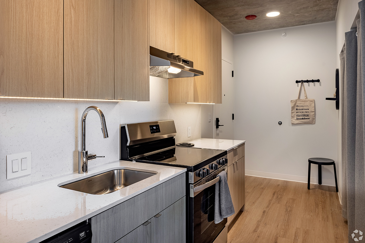 Straits Row - Photo 7 of 41