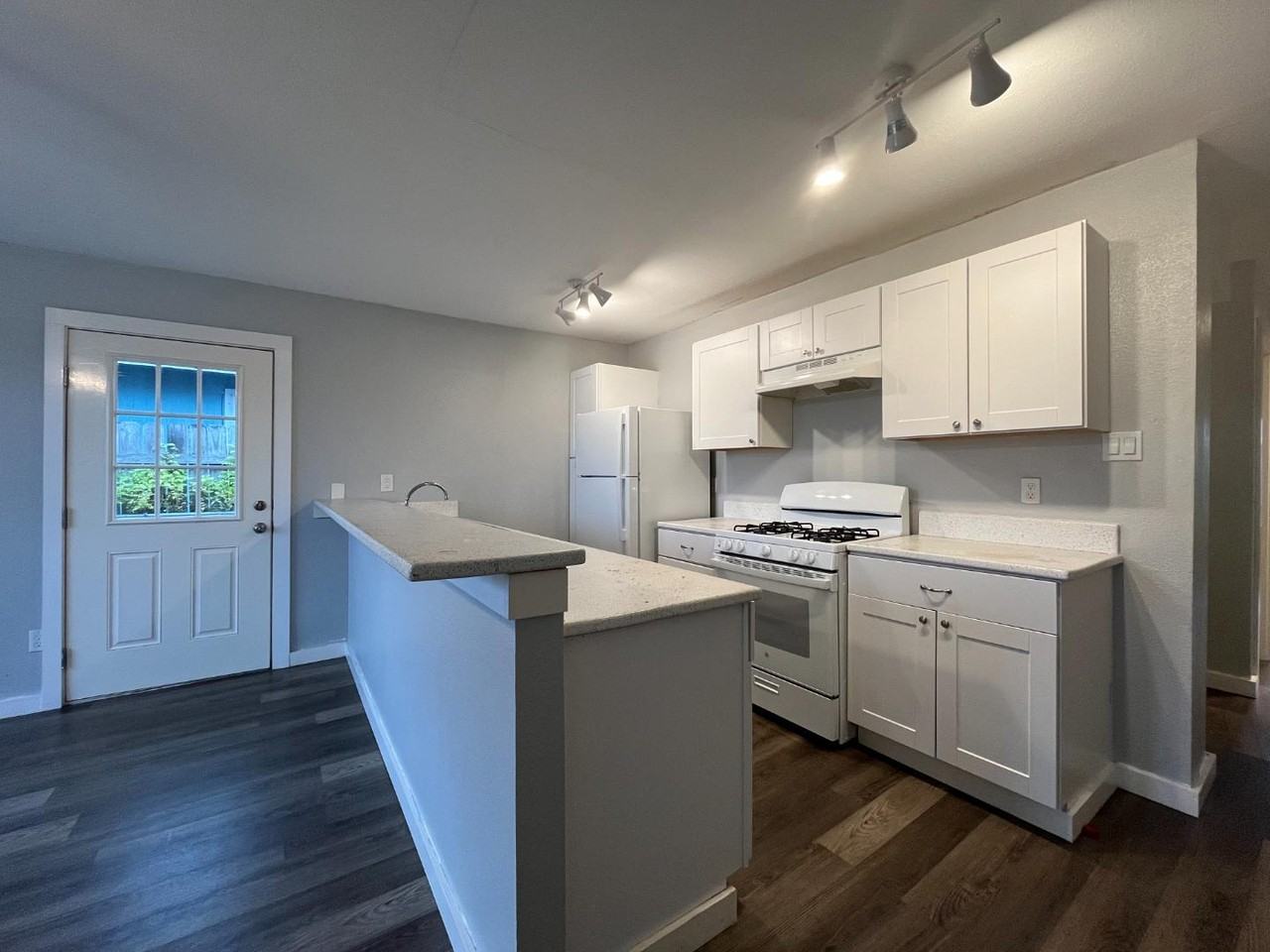 428 Agnes Drive - Photo 5 of 10