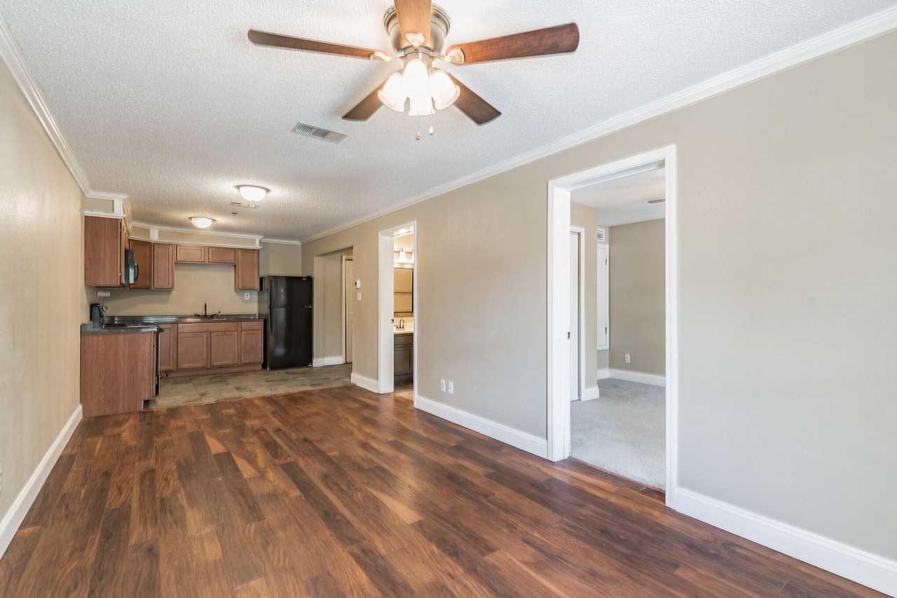 Destin Apartments - Photo 3 of 10