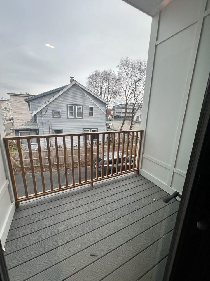 159 Everett St - Photo 4 of 22