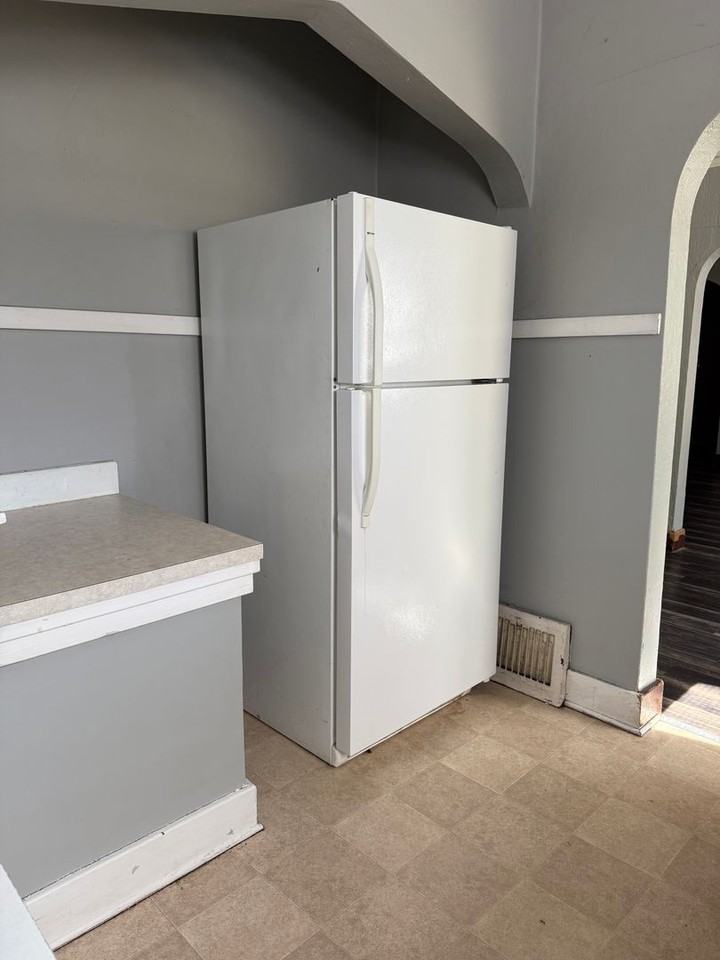 2747 E 4th St - Photo 6 of 10
