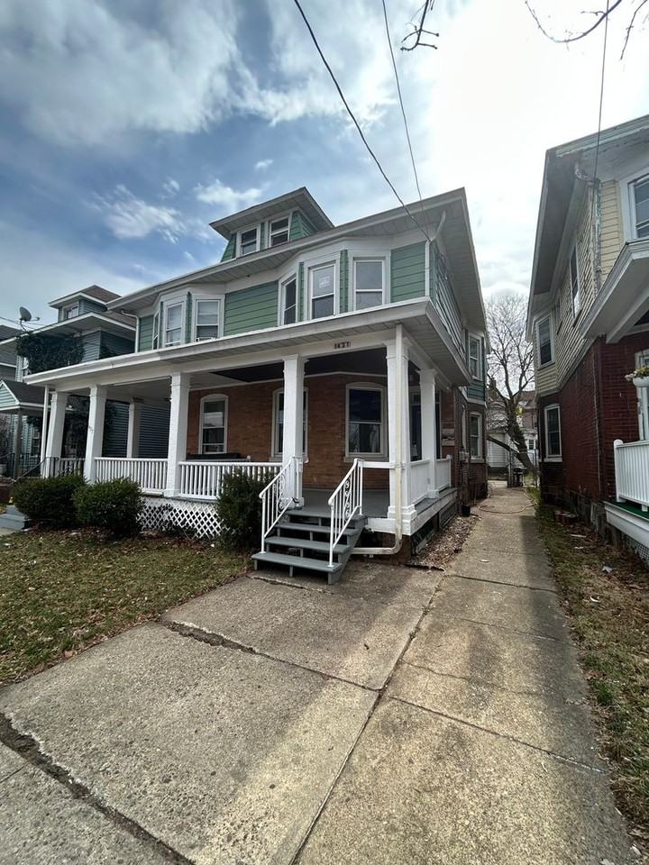 1431 S Broad St - Photo 2 of 17