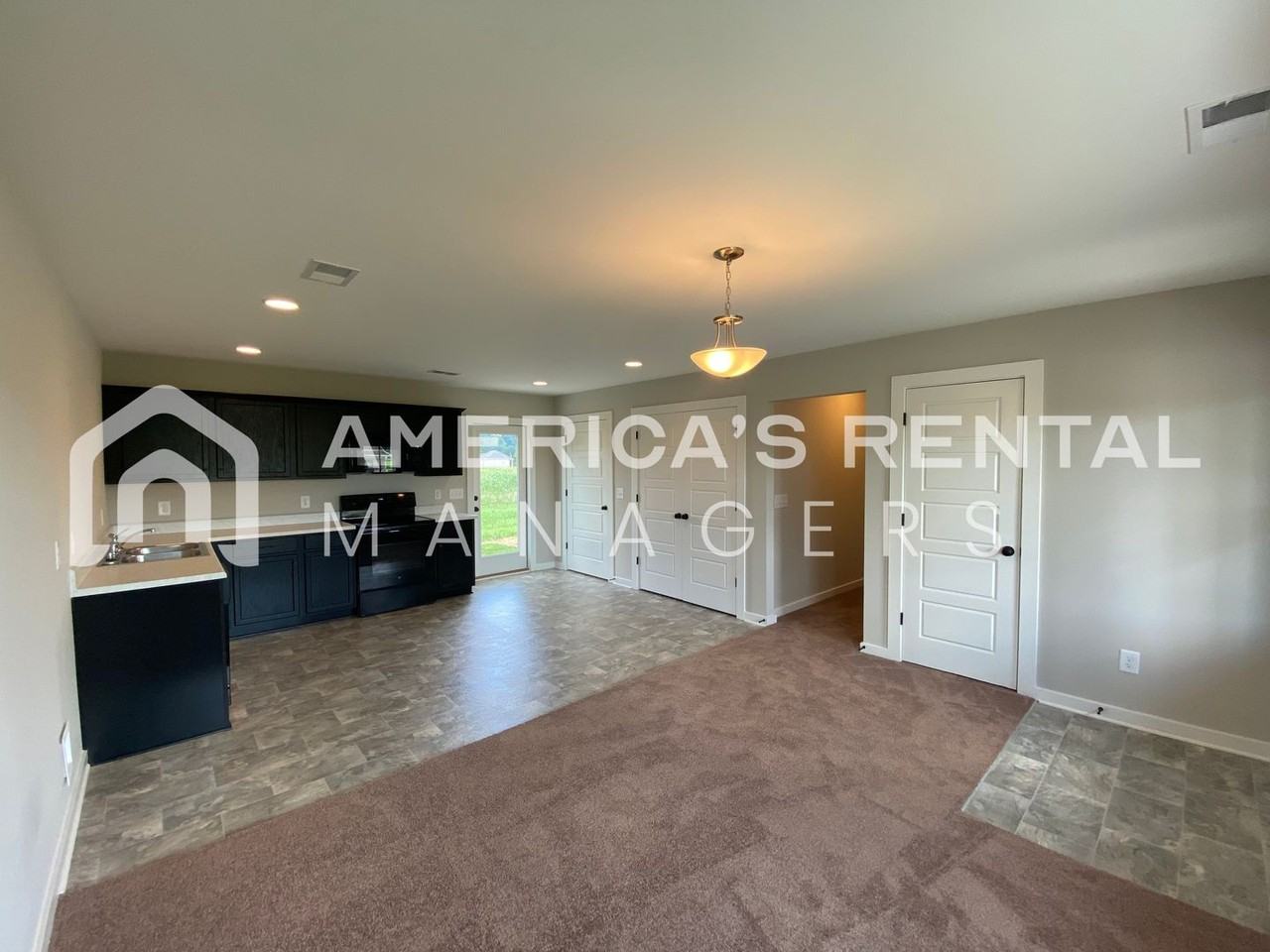 145 Sunlight Cir - Photo 4 of 18