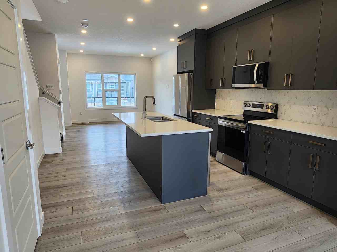 249 Midgrove Mews Sw - Photo 3 of 24
