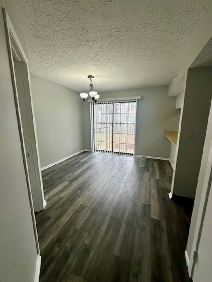 Westerville 2BR/1.5BA Townhouse - Photo 5 of 12