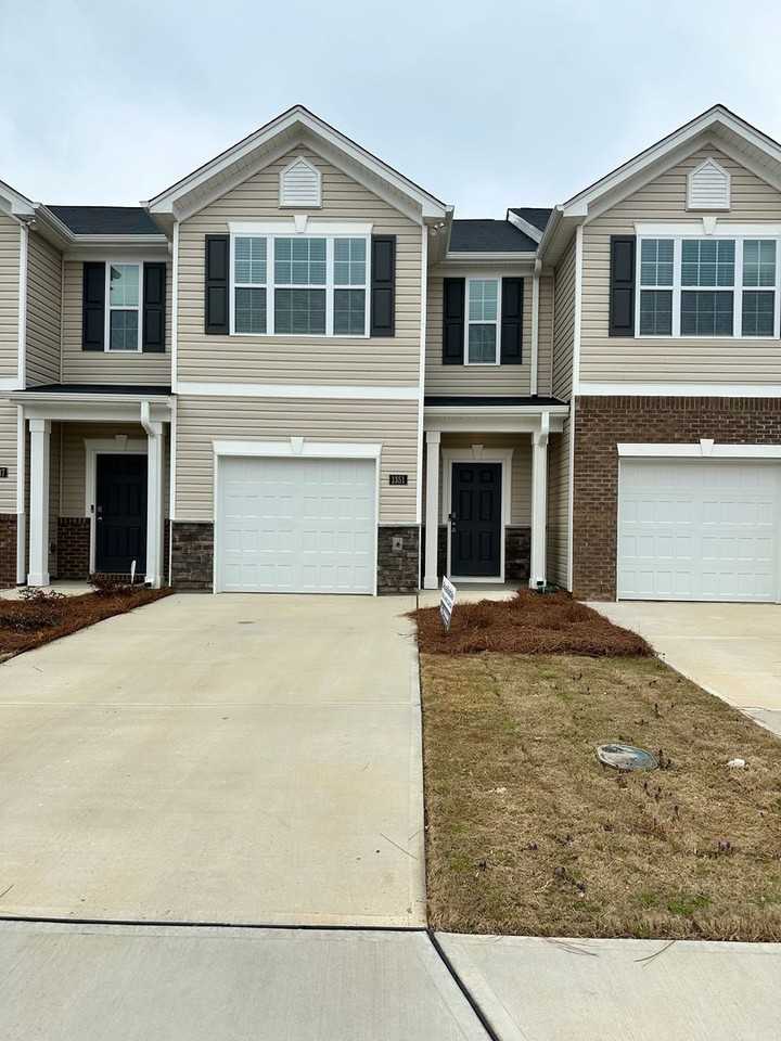 1351 Amberview Ln - Photo 3 of 50