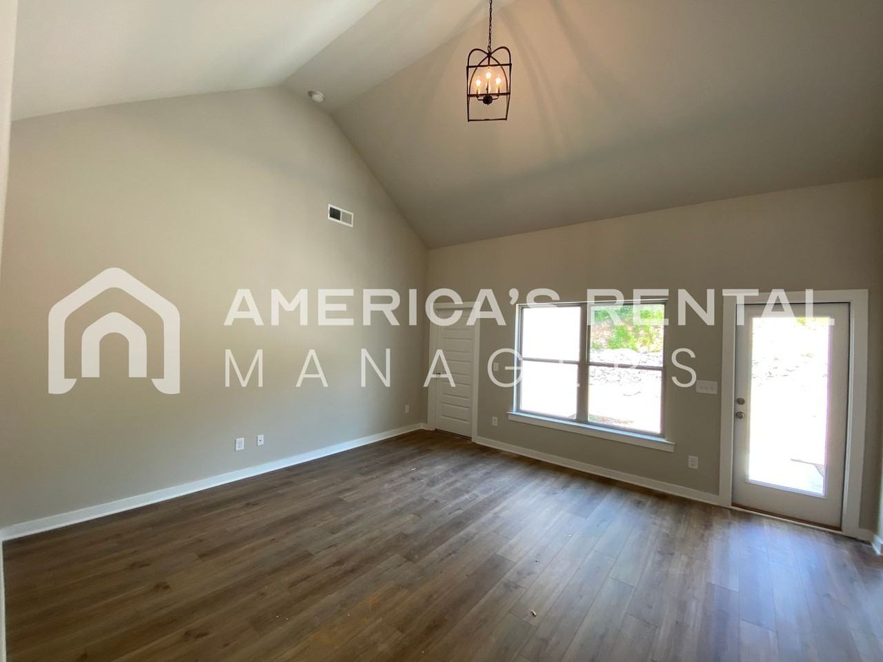 1400 Brookhaven Dr - Photo 3 of 30