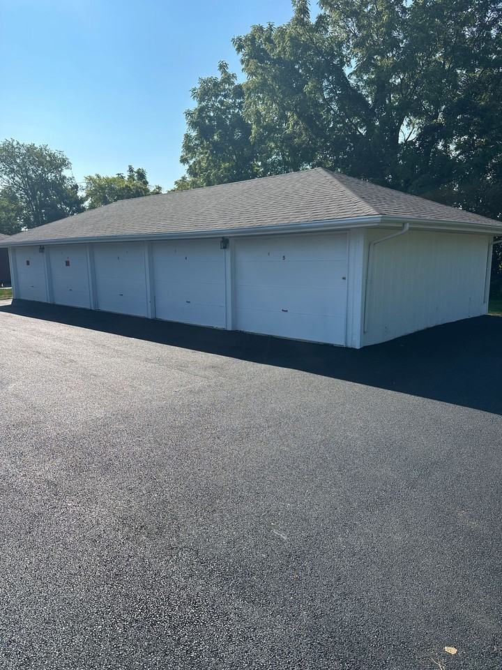 Immaculate Updated 2 Bedroom with 1 Bath - Photo 6 of 16