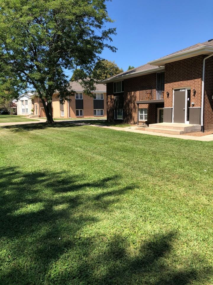 Immaculate Updated 2 Bedroom with 1 Bath - Photo 5 of 16