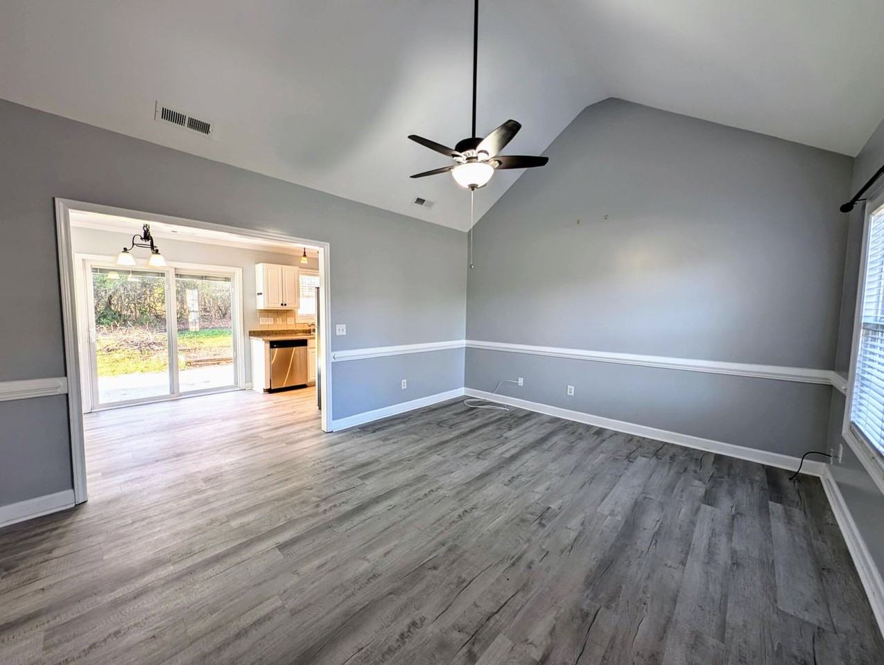 102 Cottage Ct - Photo 2 of 18