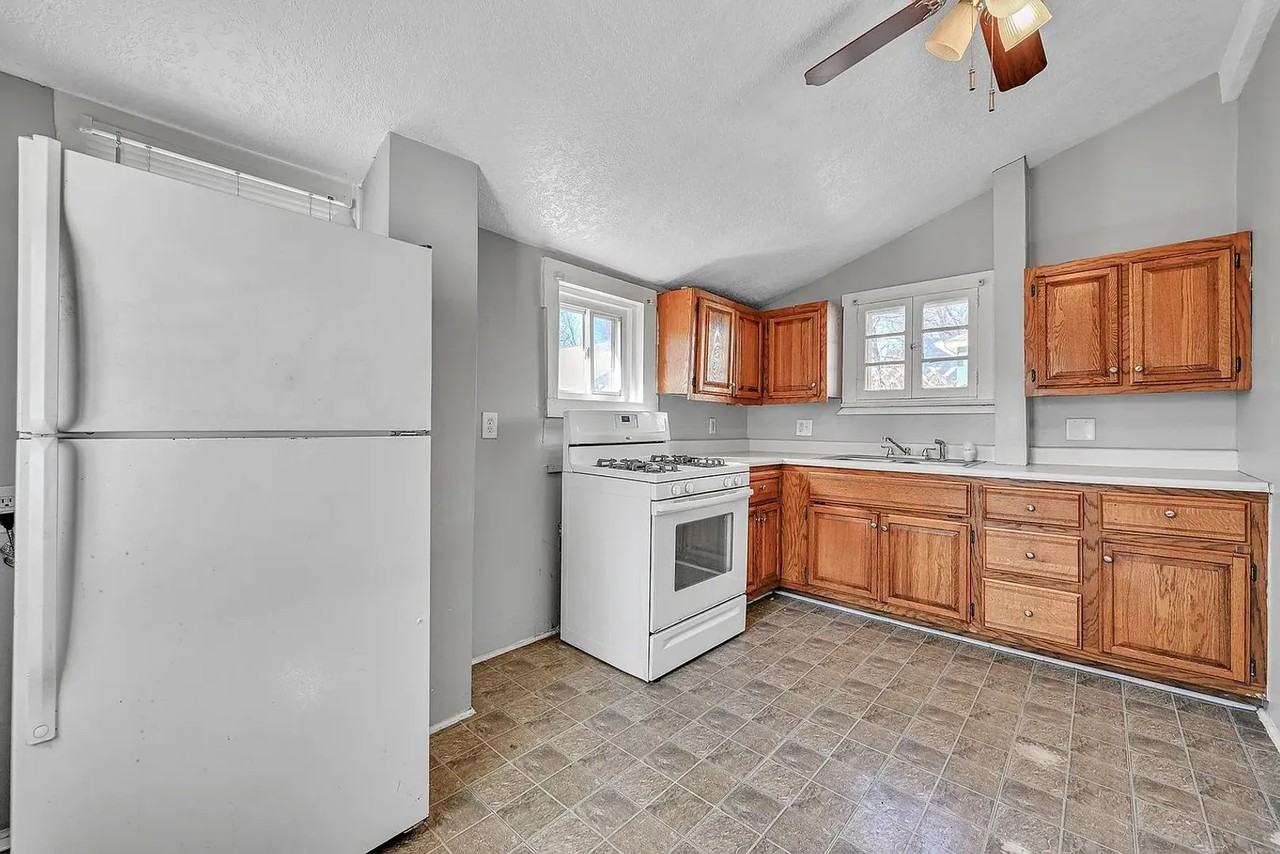 1308 43rd St - Photo 2 of 17
