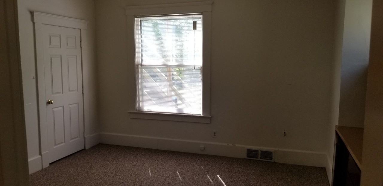 1803 Hill St - Photo 3 of 12