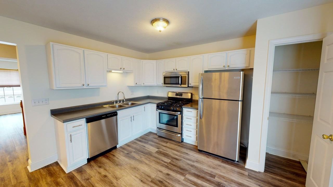 108 Katerina Dr - Photo 2 of 29