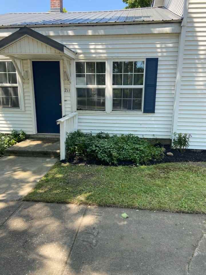 211 Erie St - Photo 3 of 4