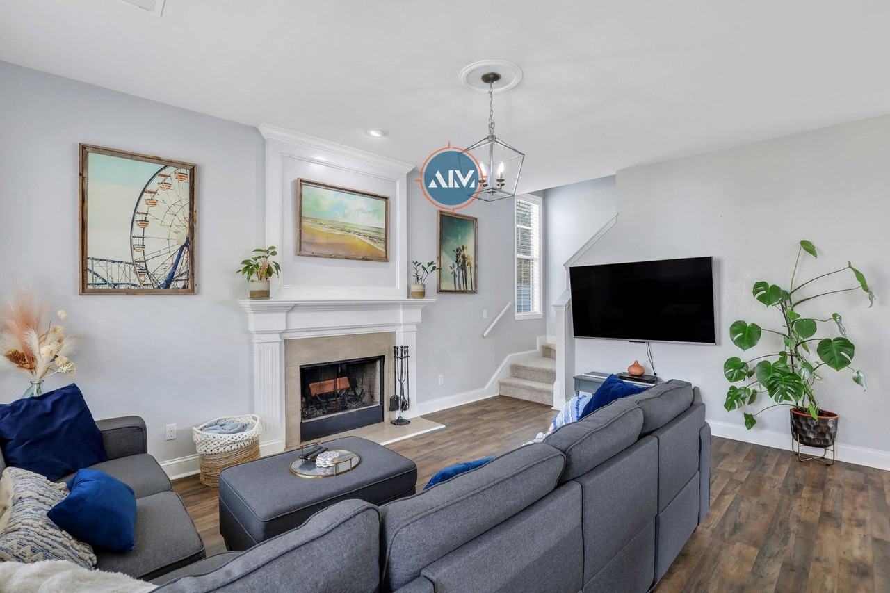 203 University Pkwy - Photo 2 of 40