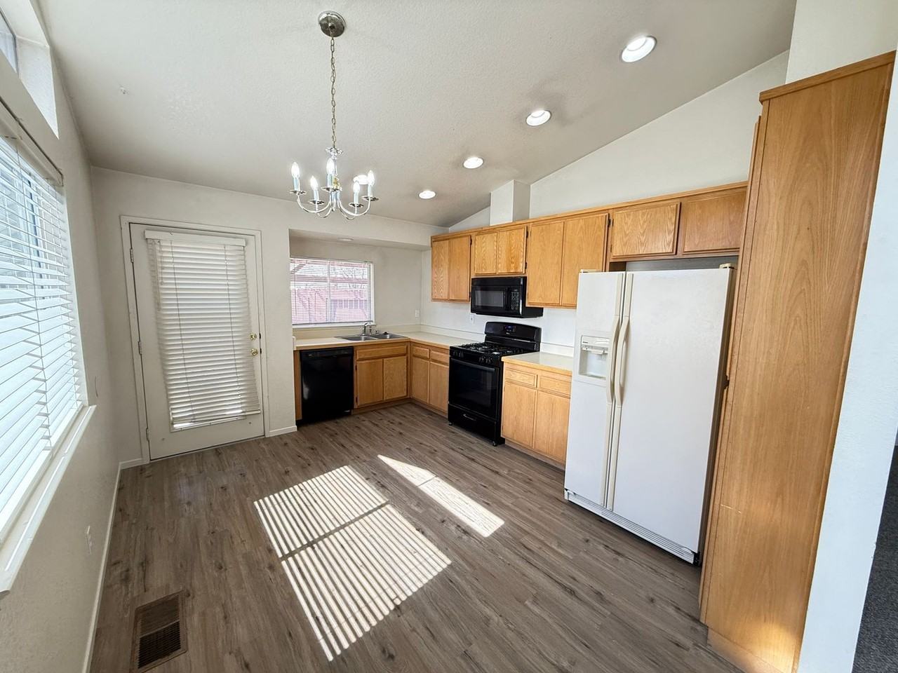 7607 Water View Way - Photo 4 of 13