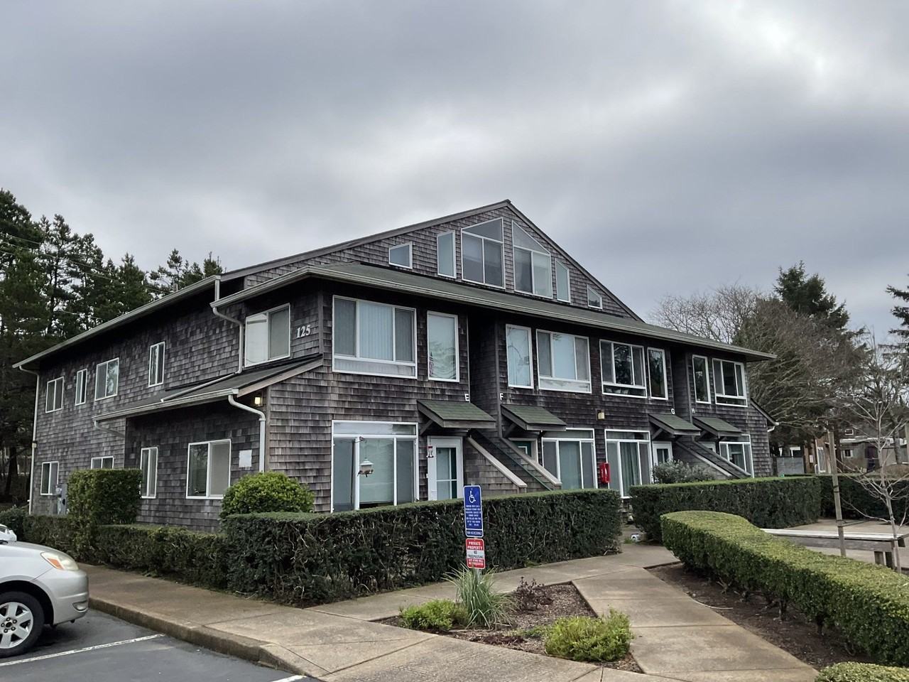 Newport North & South Apts/Condo - Photo 2 of 9