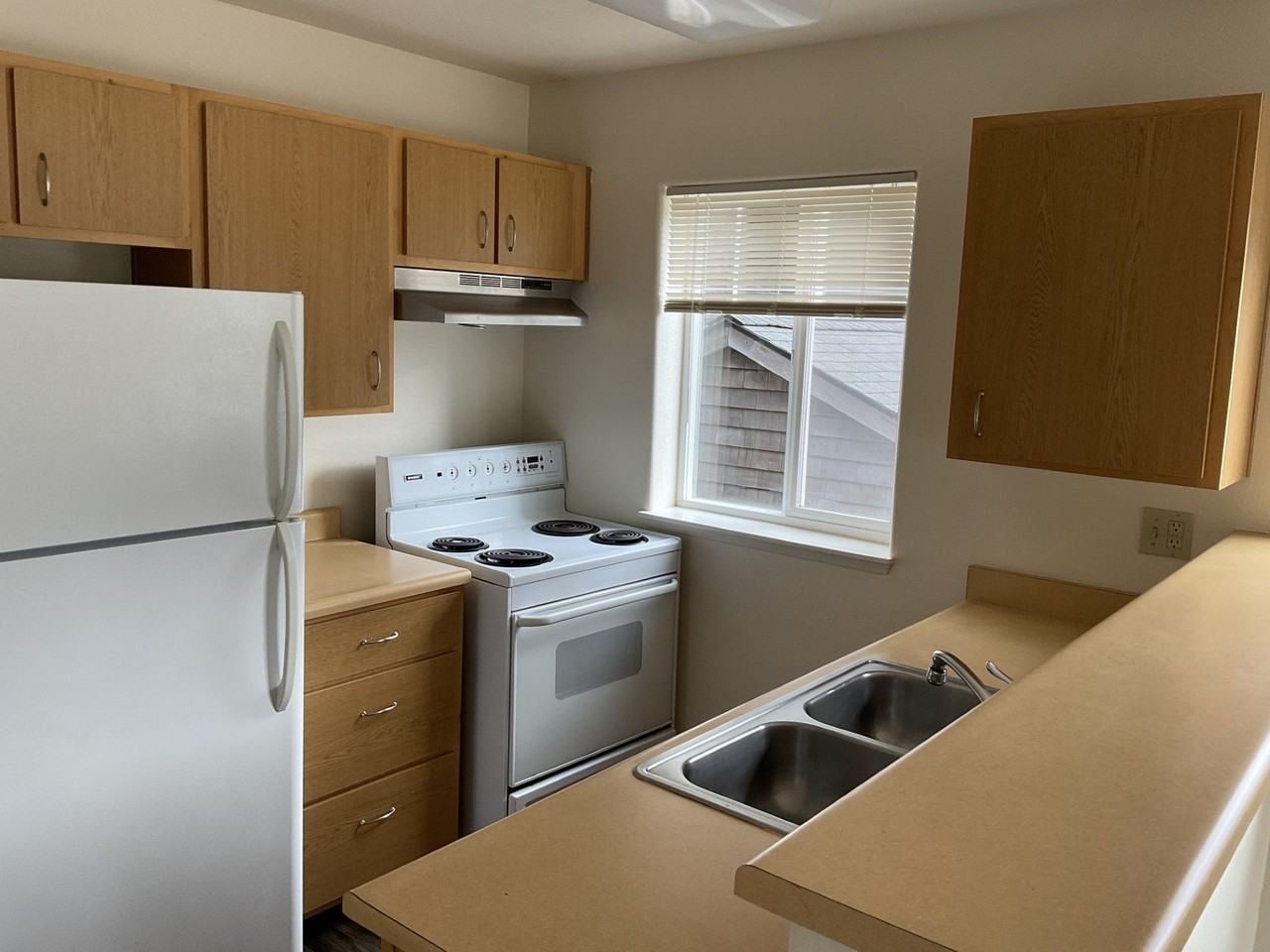 Newport North & South Apts/Condo - Photo 6 of 9