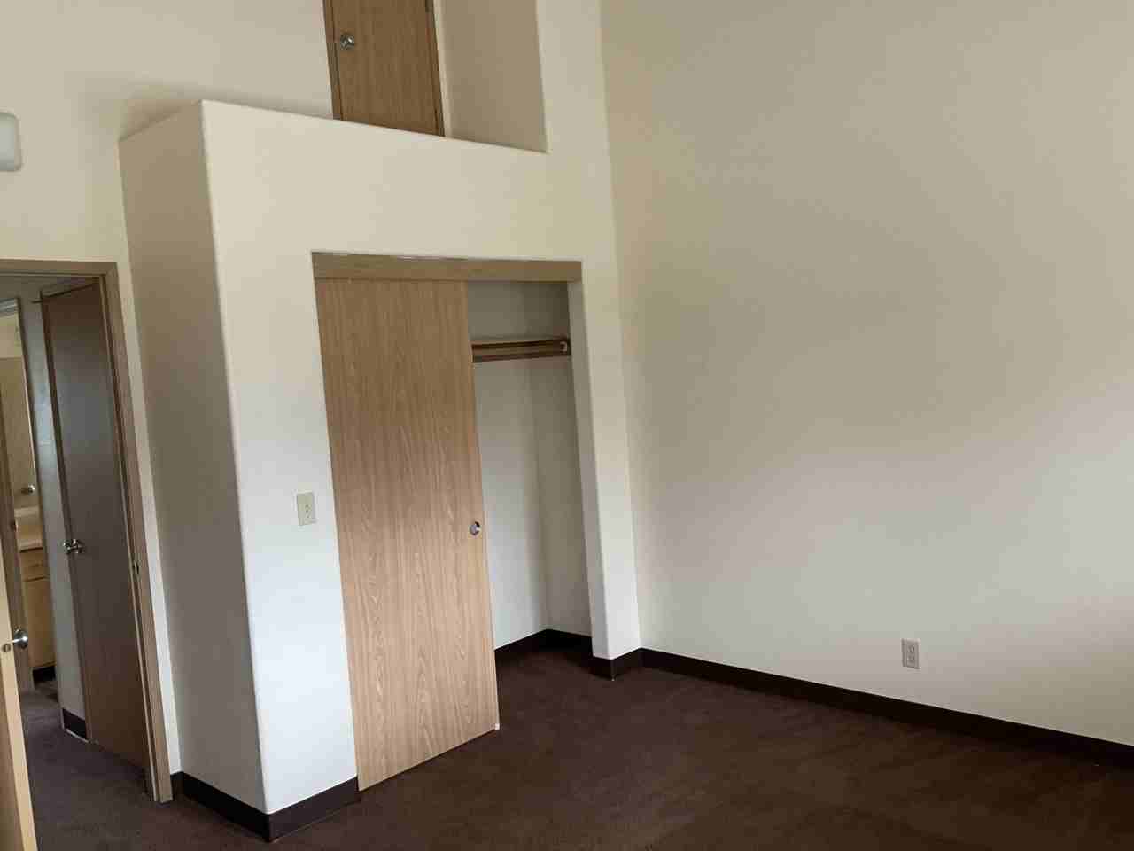 Newport North & South Apts/Condo - Photo 7 of 9