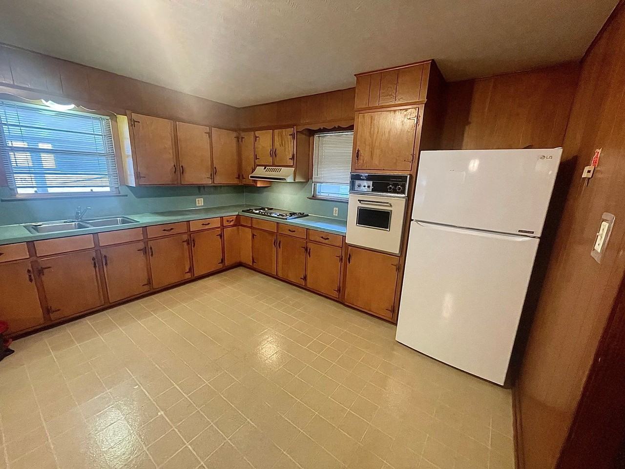 6222 Hazel Ave - Photo 3 of 13