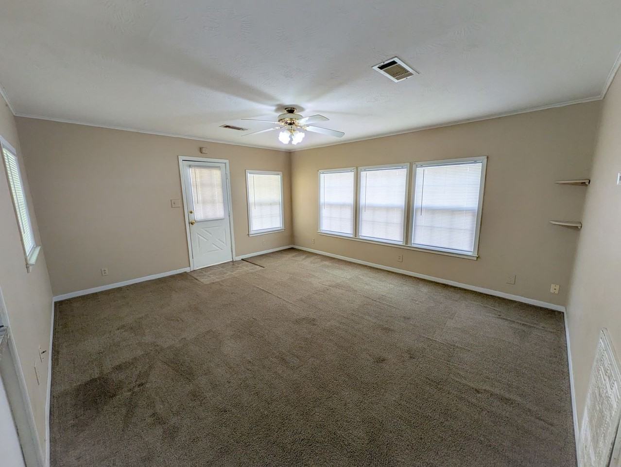 6845 Jefferson Blvd - Photo 2 of 11